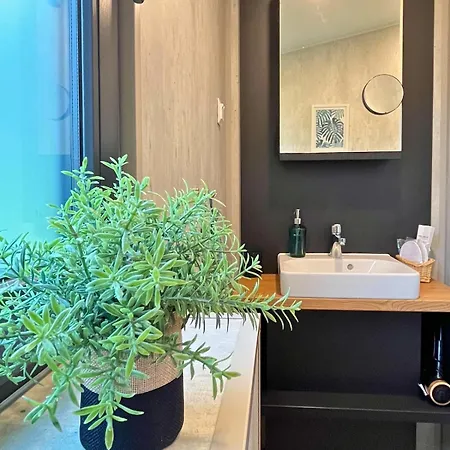 Tinyhouse Seetraeumchen Direkt Am Mit Terrasse Fuer 4 Bodenwohr