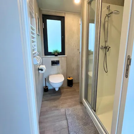 Apartment Tinyhouse Seetraeumchen Direkt Am Mit Terrasse Fuer 4 Bodenwohr