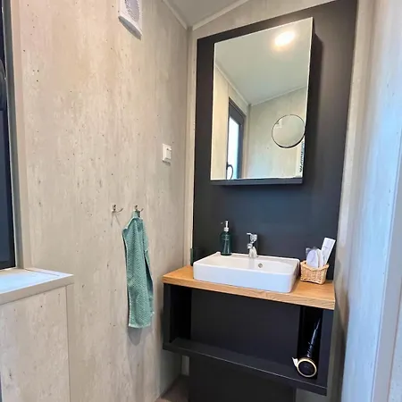 Tinyhouse Seetraeumchen Direkt Am Mit Terrasse Fuer 4 Apartment *