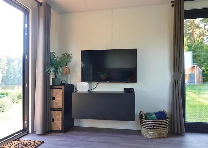 Tinyhouse Seetraeumchen Direkt Am See Mit Terrasse Fuer 4 Bodenwohr