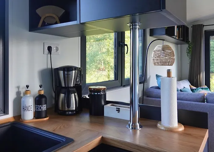 Tinyhouse Seetraeumchen Direkt Am See Mit Terrasse Fuer 4